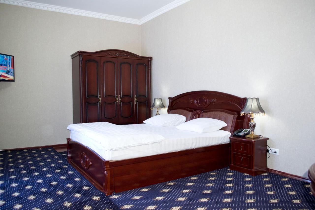 Bokhtariyon Hotel Qurghonteppa ภายนอก รูปภาพ