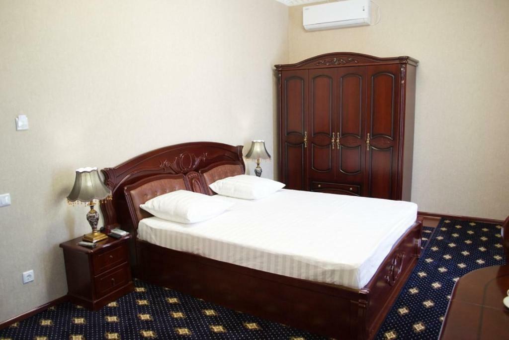 Bokhtariyon Hotel Qurghonteppa ภายนอก รูปภาพ
